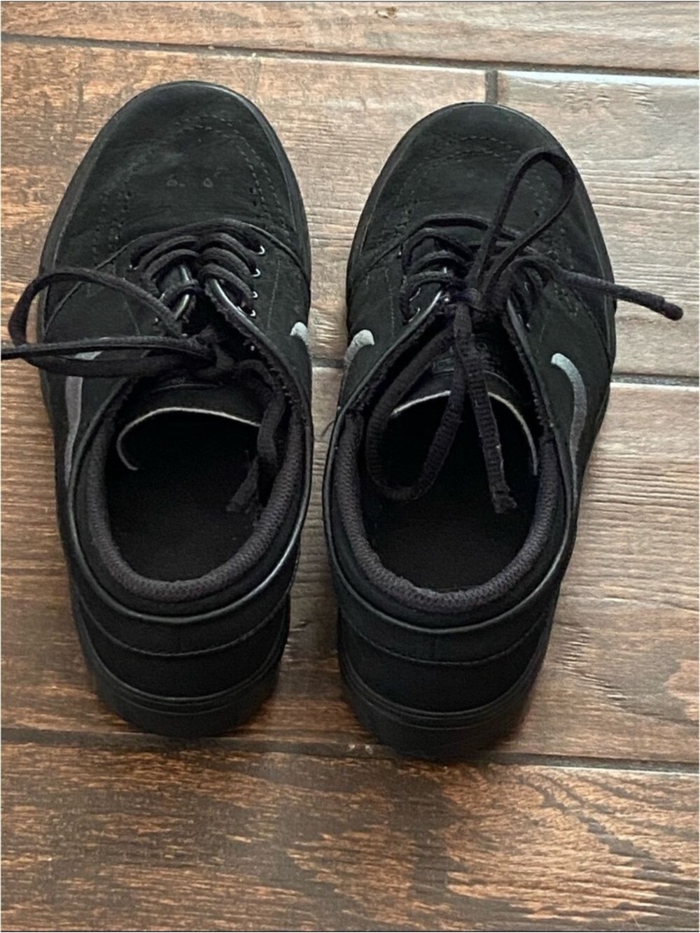 Nike Men's Black Low-Top Suede Sneakers